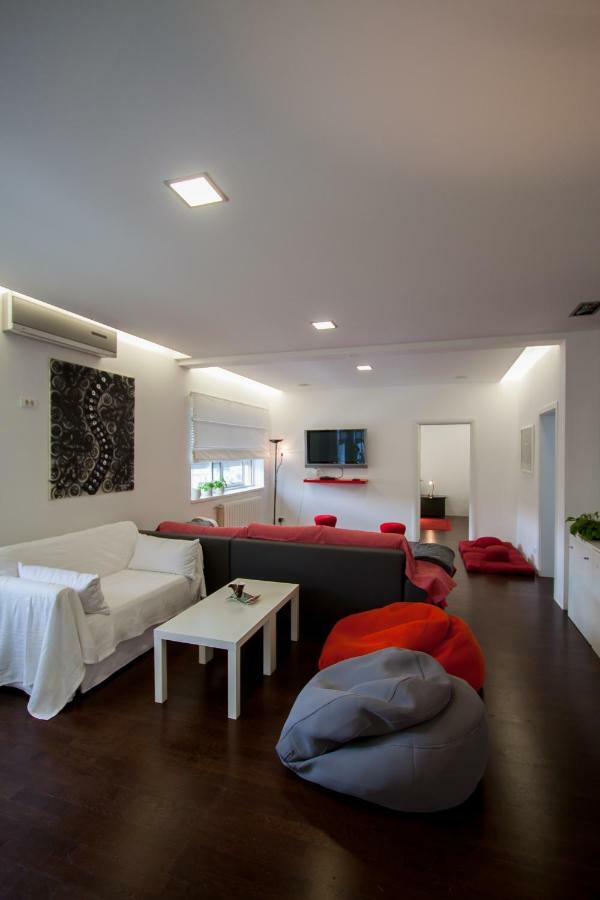 Zen & Art Suite พูลา ภายนอก รูปภาพ