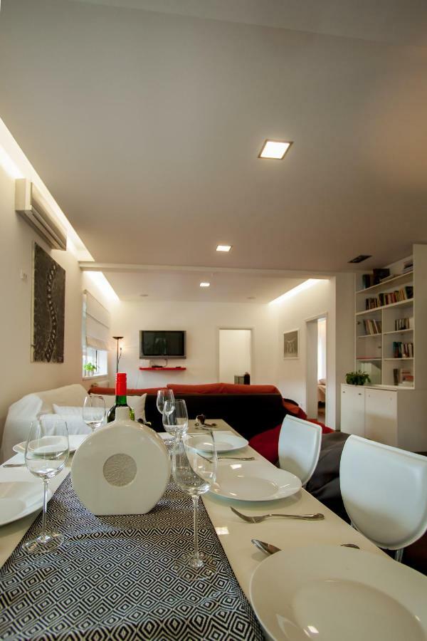 Zen & Art Suite พูลา ภายนอก รูปภาพ