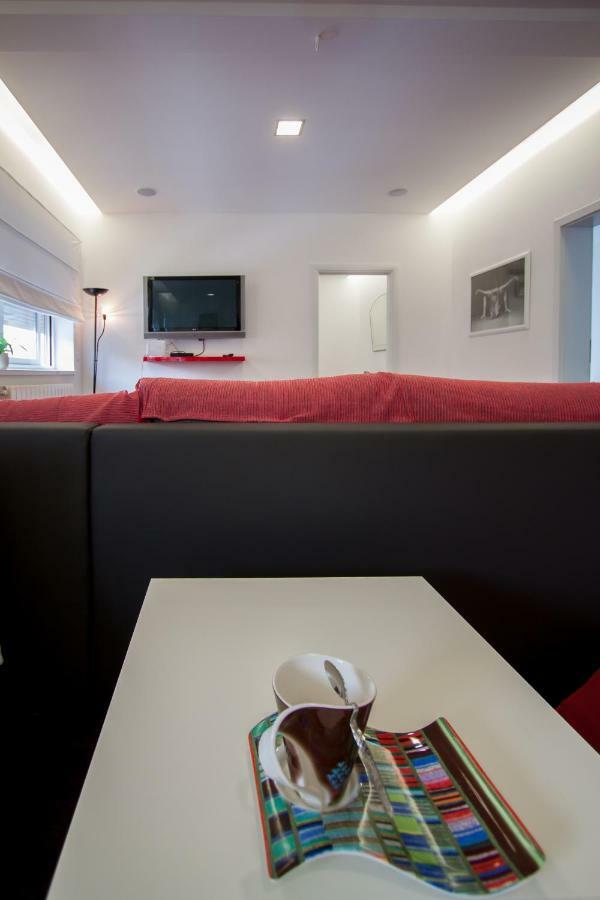 Zen & Art Suite พูลา ภายนอก รูปภาพ